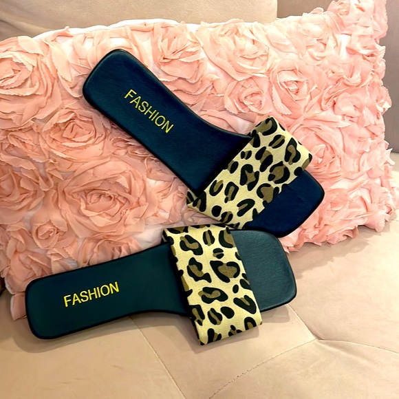 Brand New Temu Lepoard Print Slides - Picture 1 of 4